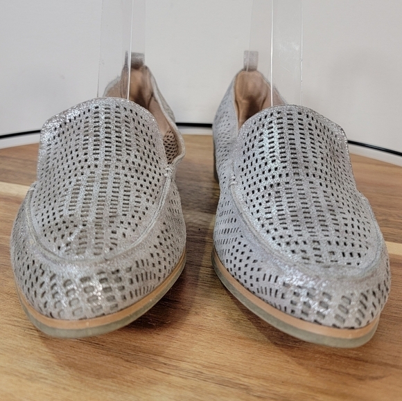 Crown Vintage Silver Metallic Loafers Flats Perforated Size 6 - Picture 11 of 17